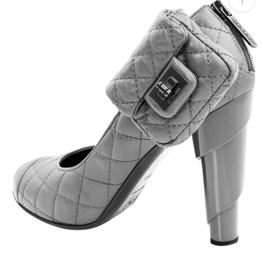 Chanel grey quilted pumps - Picture 4 of 12